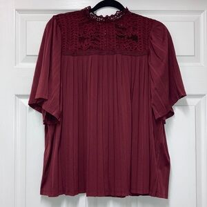 Cable & Gauge Burgandy Top    Size L